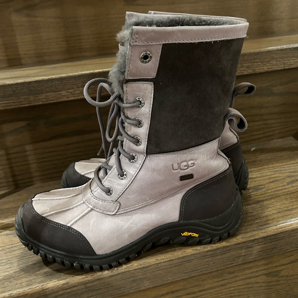 UGG Women's Adirondack Snow boots Size 9